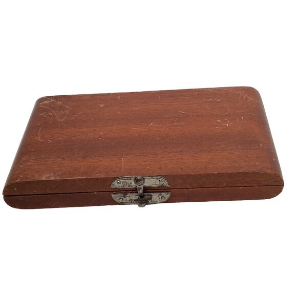 Miniature Travel Miniature Chess Set By Metro Mfg Co Wood Pegboard Vtg - Picture 2 of 9